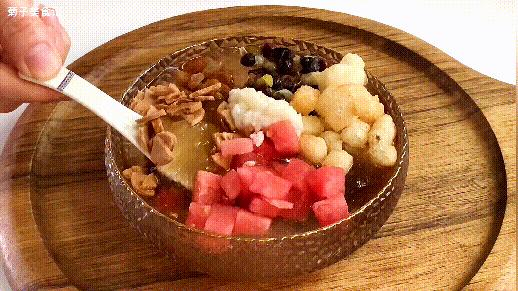 清凉解暑美味的冰粉,好吃的四川冰粉现吃现做冰凉爽口