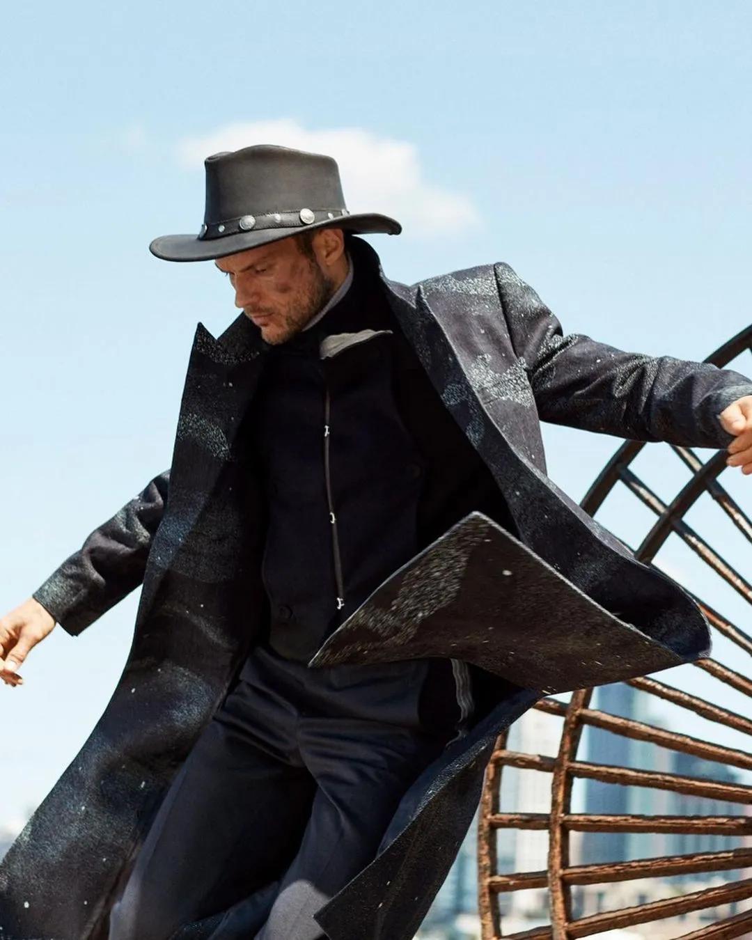 35岁的他登上中国版《时尚先生》封面，长得确实很帅