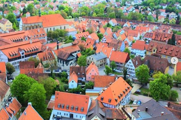 世界上最名贵的“钻石小镇”钻石盖房子城墙建筑物闪闪发光