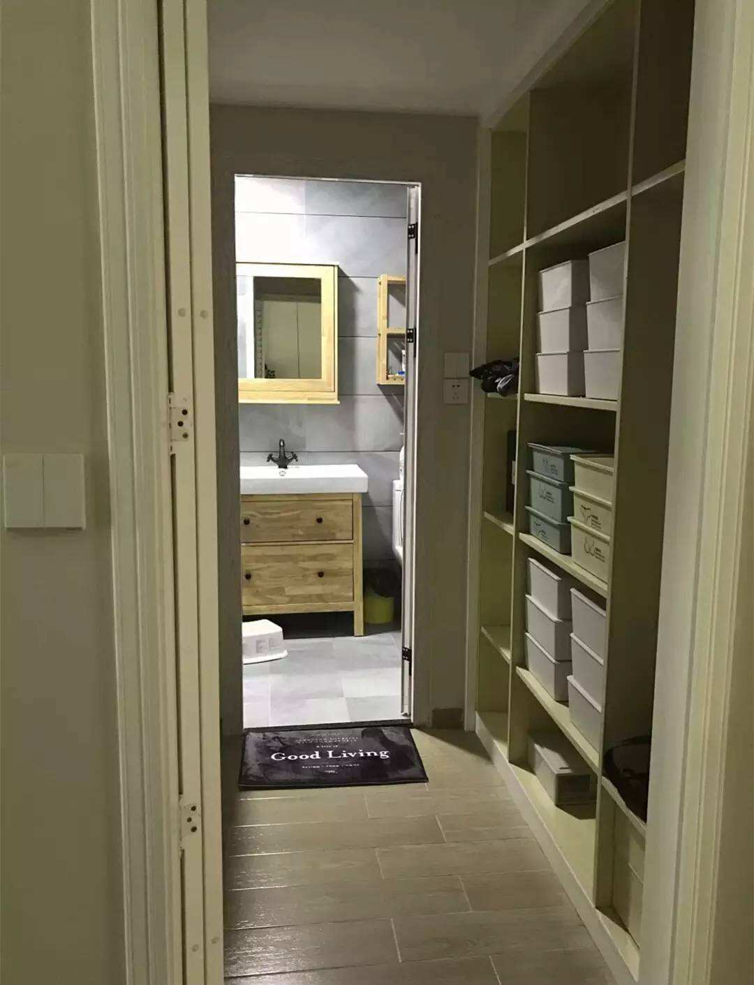 卫生间门对着床可以挂门帘解决吗,卫生间门对着次卧室怎么装修好看