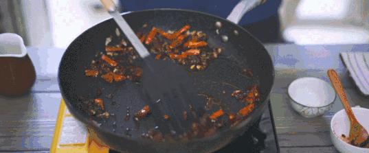 辣条怎么做的看完之后还敢吃吗,辣条可以用什么来做