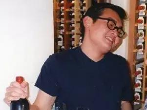 印度籍华人,伪装成富二代,卖假酒给外国人,被罚款2800万