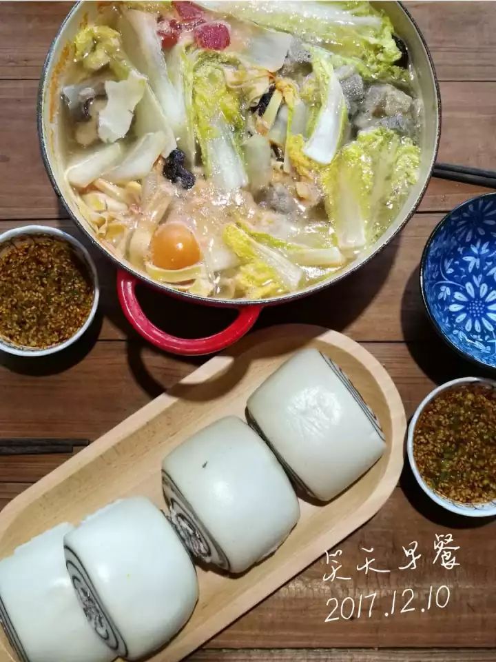 张文宏提醒:高中生早上不许喝粥,吃鸡蛋/牛奶,不吃不许上学