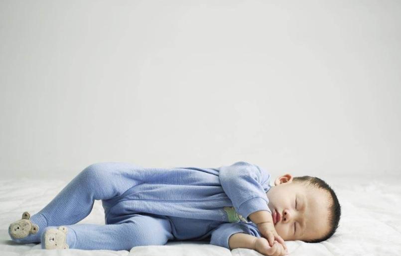 为什么婴儿喜欢歪着头,婴儿歪头睡觉最好的纠正法