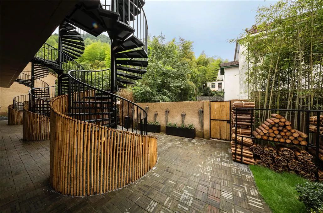 莫干山网红儿童旋转滑梯民宿,莫干山新晋森林亲子民宿无边泳池