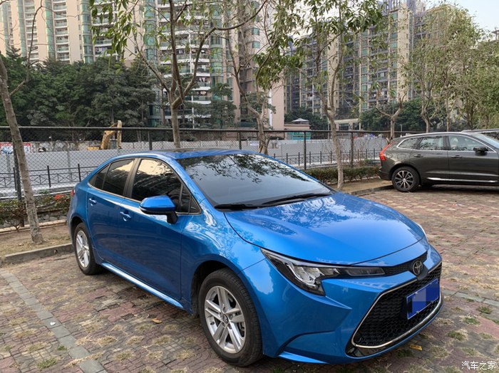 丰田雷凌哪个颜色比较好看,15万想要买一台空间大油耗低的车