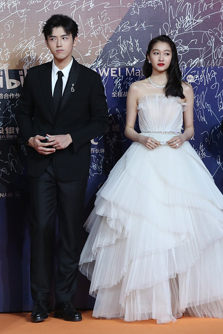 什么粉底又自然又遮瑕还不过敏,干皮遮瑕粉底哪个好用