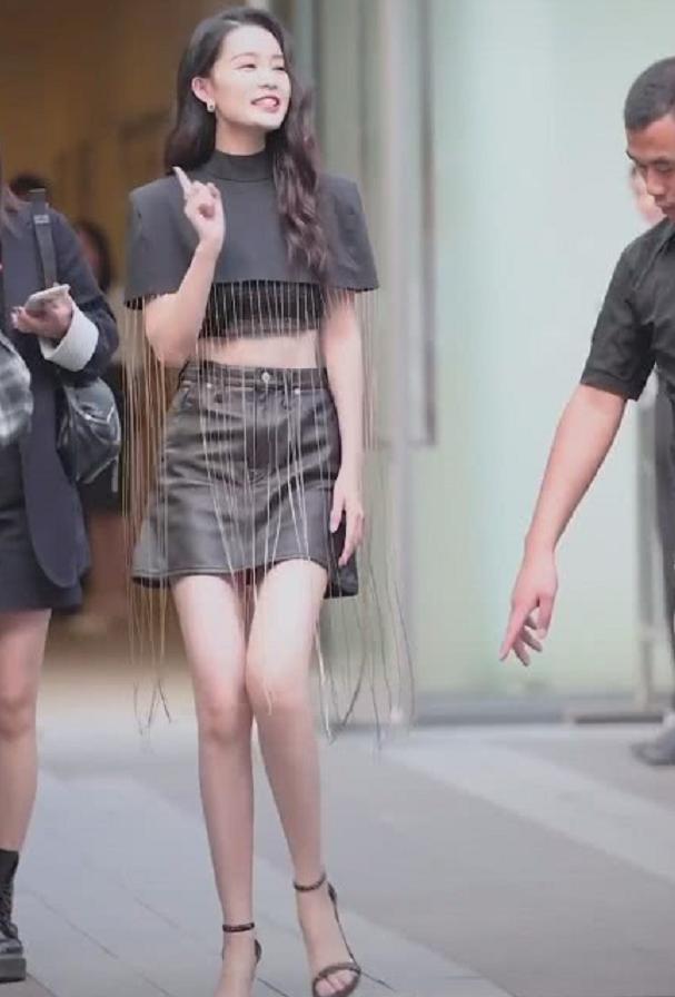 李沁马甲线视频,李沁的马甲线