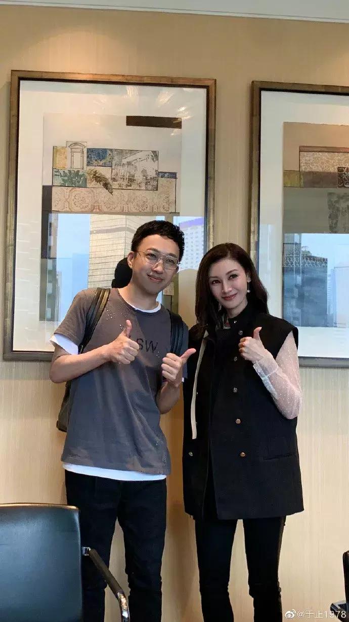 从明星到阔太李嘉欣奋斗了20年,豪门阔太李嘉欣复出捞金