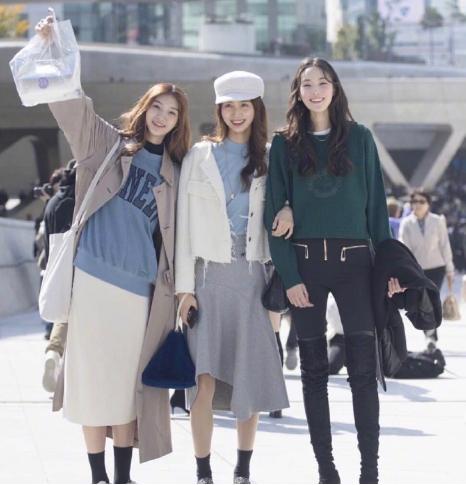 韩流风又起来了，短款夹克+卷边牛仔裤，帅气得不行，第5套更好看