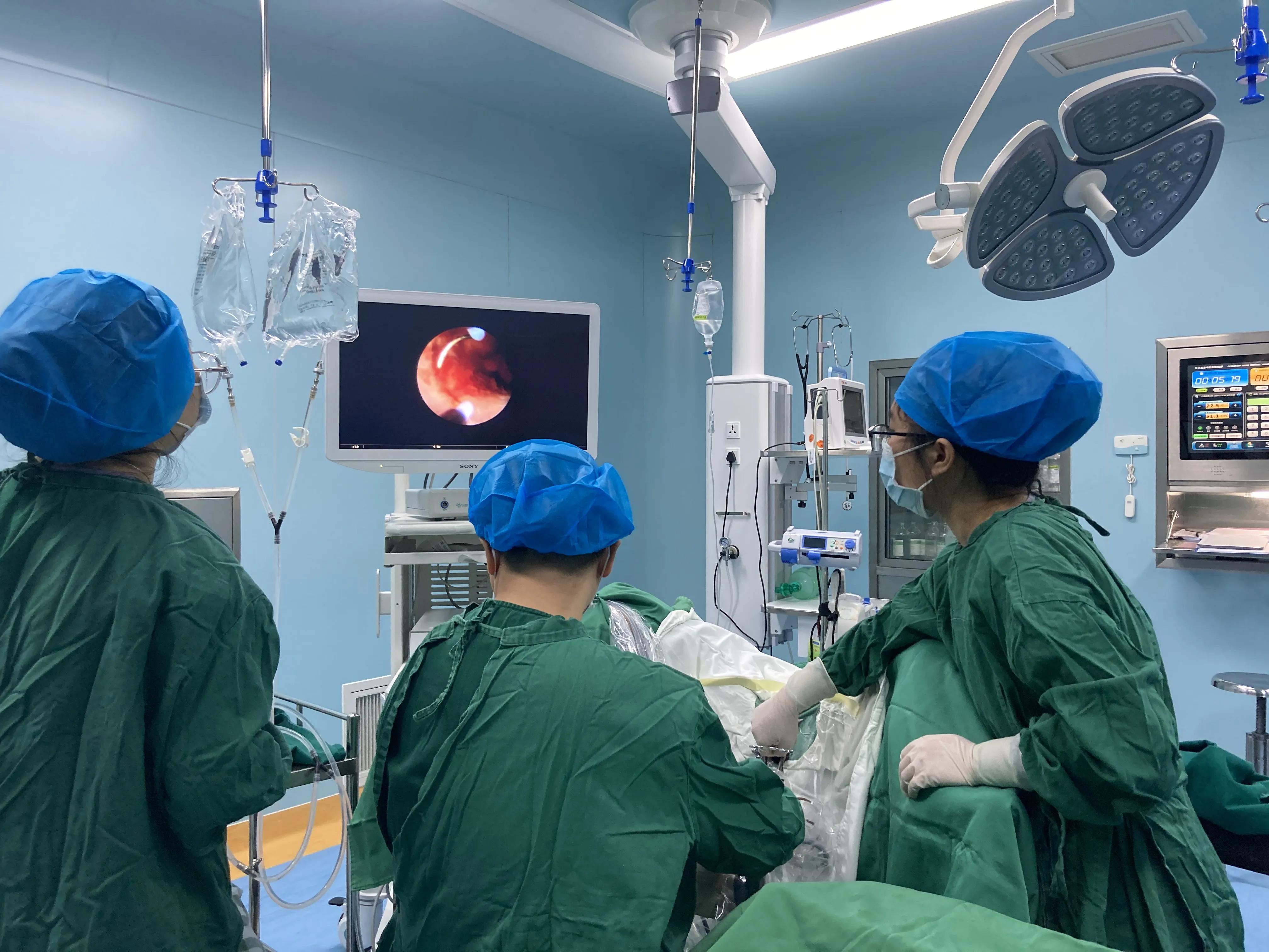 子宫内膜增厚该做什么检查？