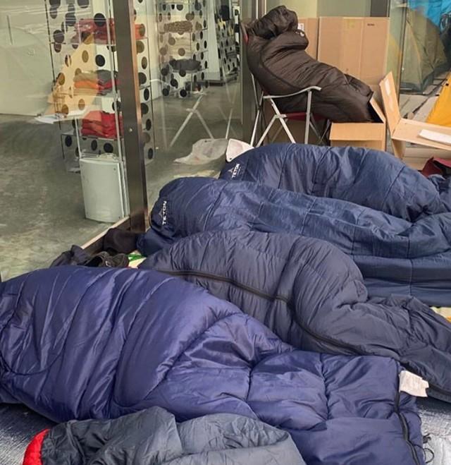 为了买鞋!睡大街值吗?NIKEXFOG