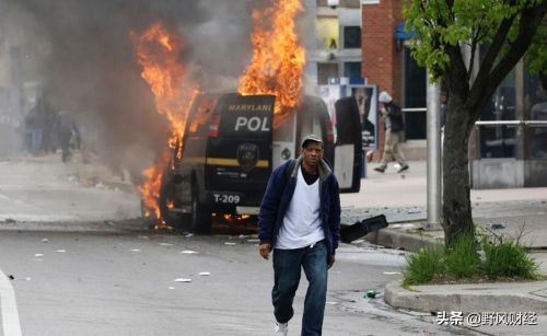美国为什么发生骚乱会抢劫,为什么美国会骚乱原视频