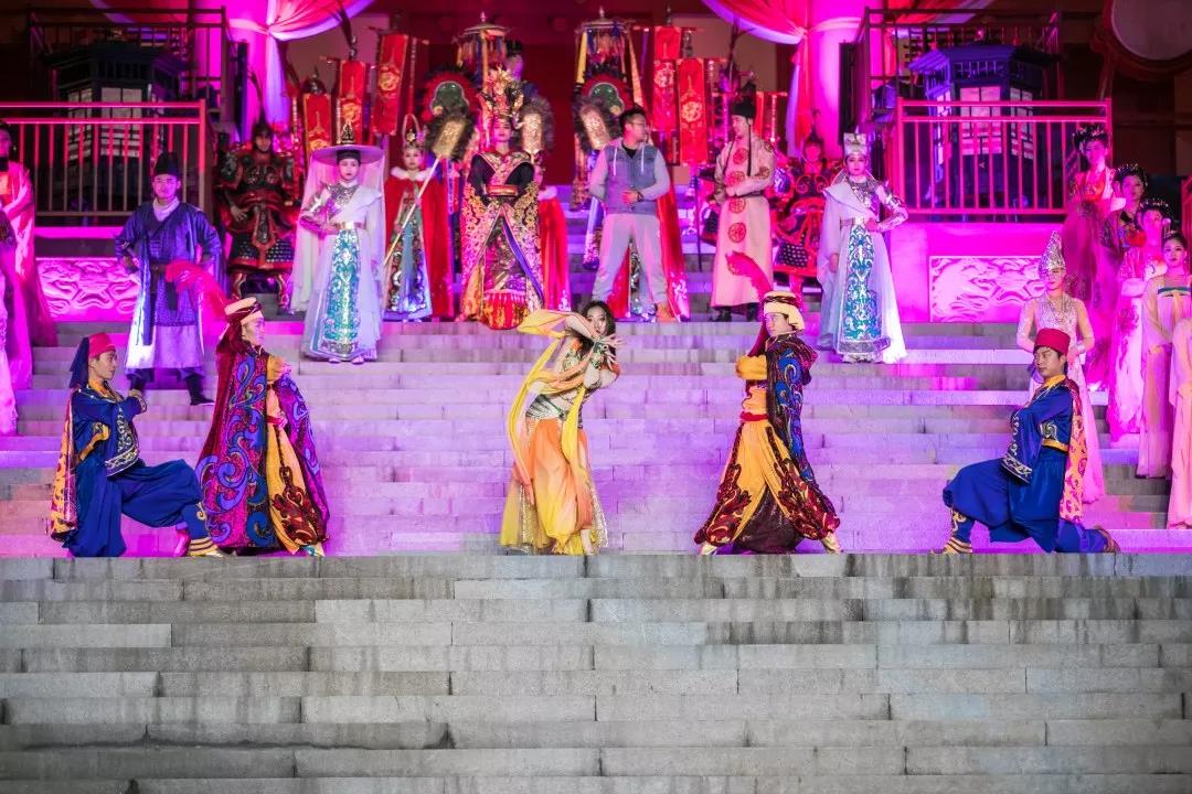 华谊兄弟影视城夜场五大互动项目,华谊兄弟电影乐园跨年游玩攻略