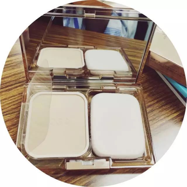 蜜粉和散粉不一样吗,蜜粉散粉粉饼的区别和使用