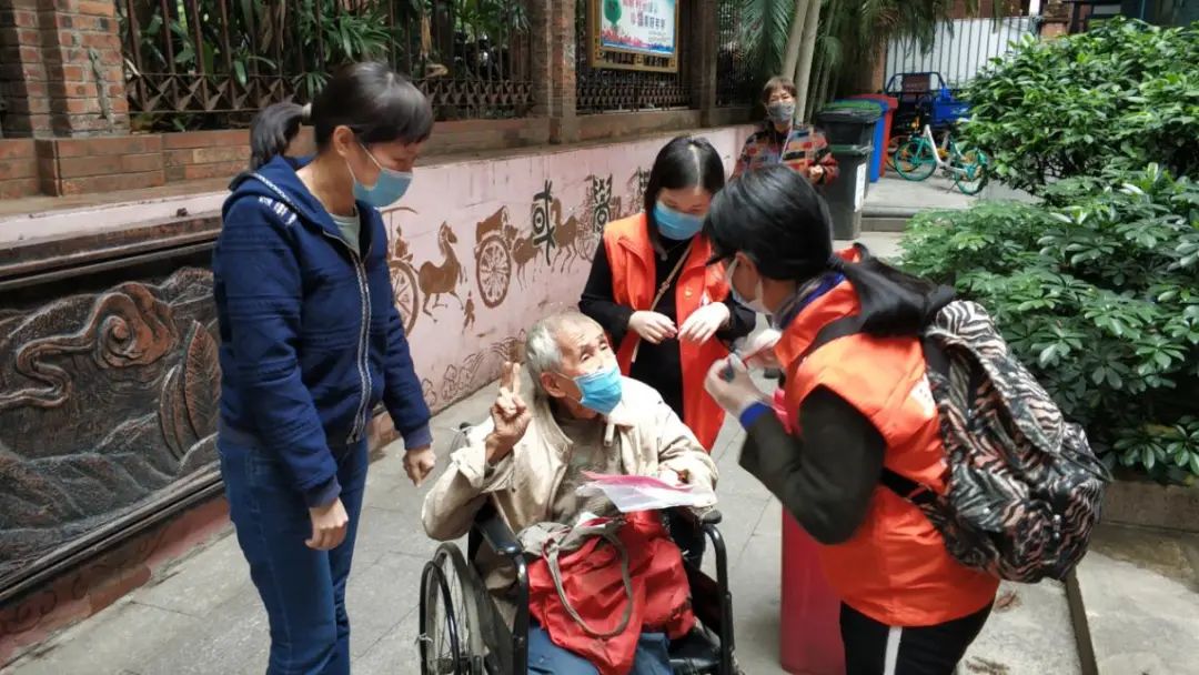 荔湾｜华林街的这些街坊收到了一份暖心大礼包……