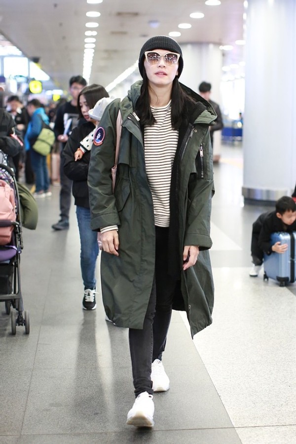 姚晨大衣腰带系法,姚晨穿露腰装秀纤纤细腰