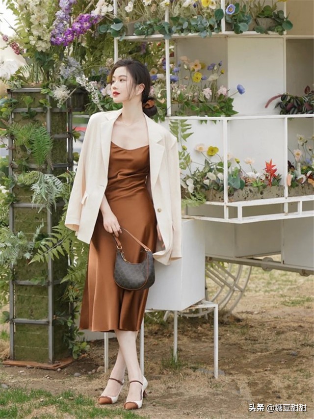 很壮的人穿西装怎么穿呢,穿西装为什么显得特别壮实