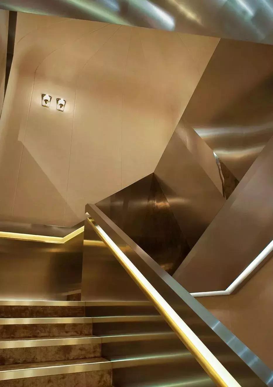 世界最奢华金色楼梯扶手,最奢侈旋转楼梯