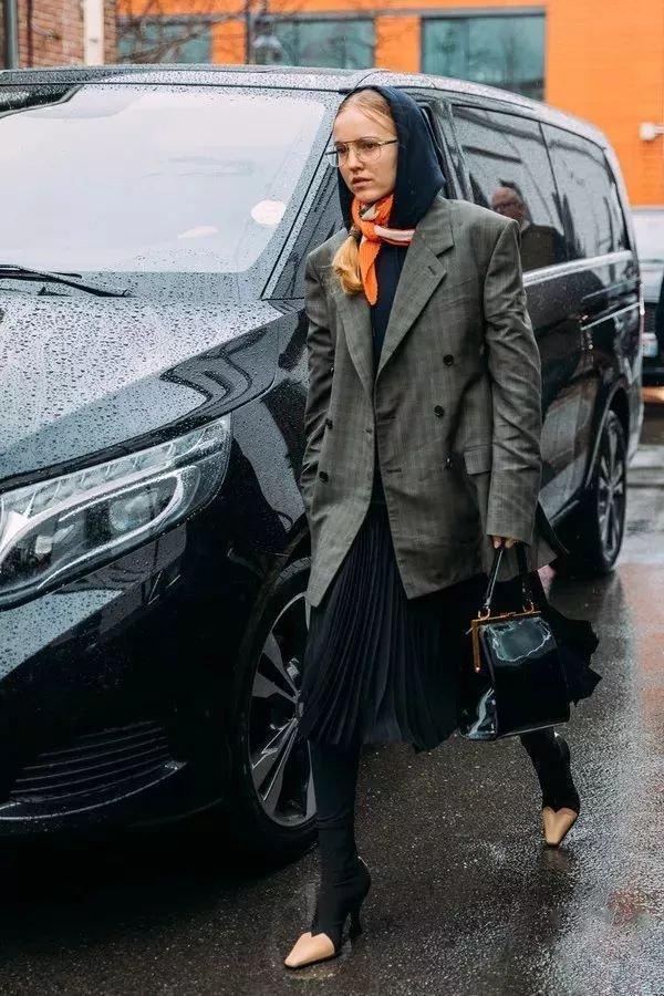 西装配裙子适合哪种发型,中长西装配什么裙子好看