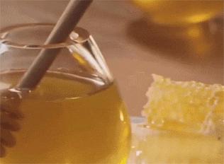 李佳琦给高晓松涂了口红，“美”得不像话？！不过牙齿是真的白