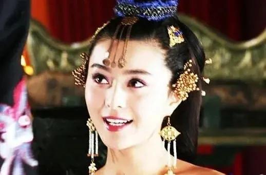 哪个男星演的狐狸精好看,长得像狐狸精的男明星