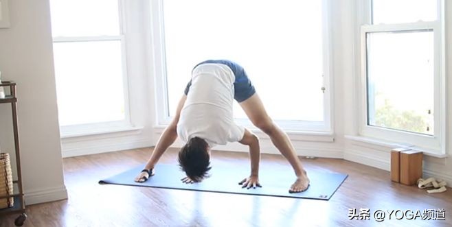 “公狗腰”out了，现在流行的是“鲨鱼线”▷每日一练