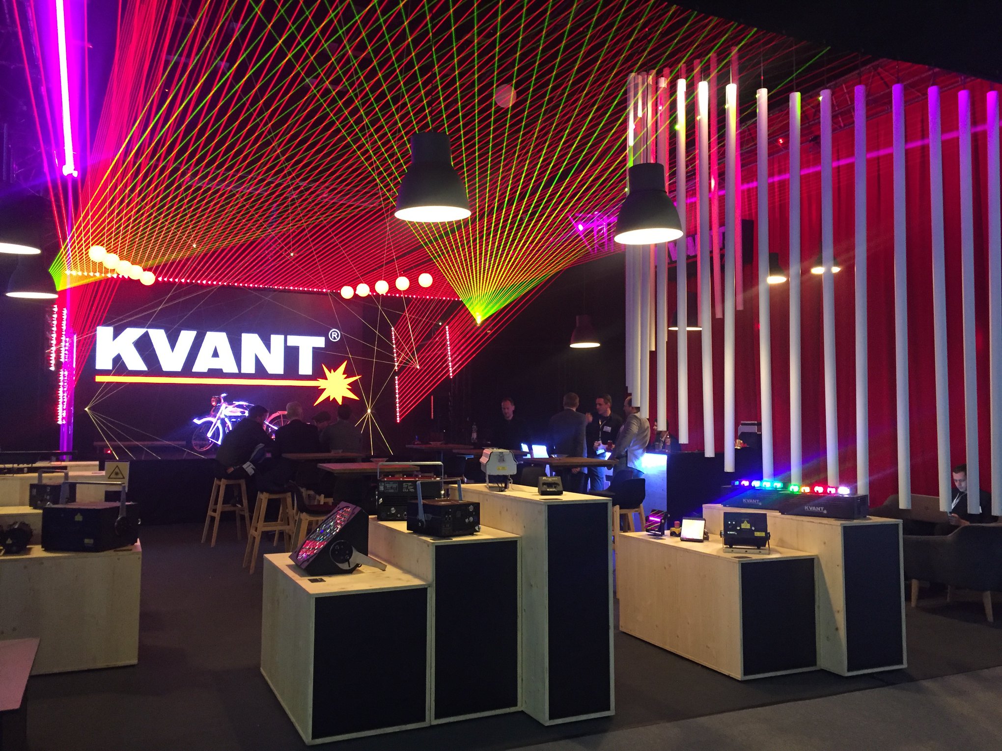 如何挑选可靠的激光切割机厂家,哪个品牌激光灯最好