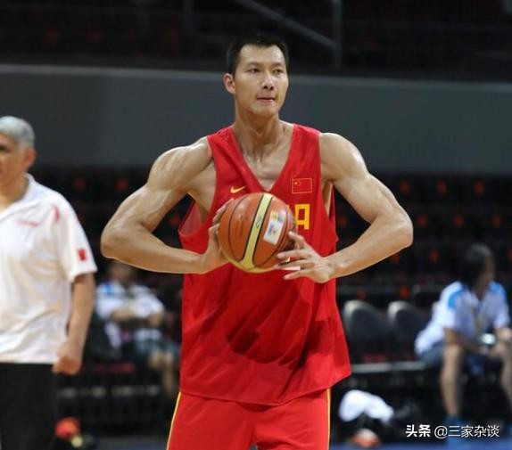 国足对比冰岛,中国男足历届队员身体对比