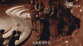 ​年轻人！玩这么大？但这不应该是女主手里拿着的戏码吗？