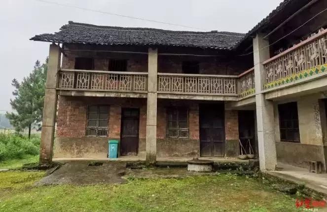 抢劫杀害女出租车司机后潜逃14年,情侣抢劫出租车