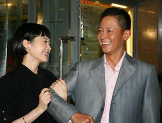 50岁许晴穿男装,50岁许晴惊艳众人