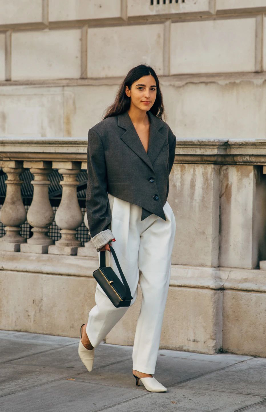 西装外套又长又宽怎么穿,西装外套怎么选越短越时髦