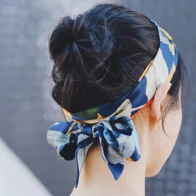 小方巾各种系法时尚,小方巾的10种最美系法配大衣