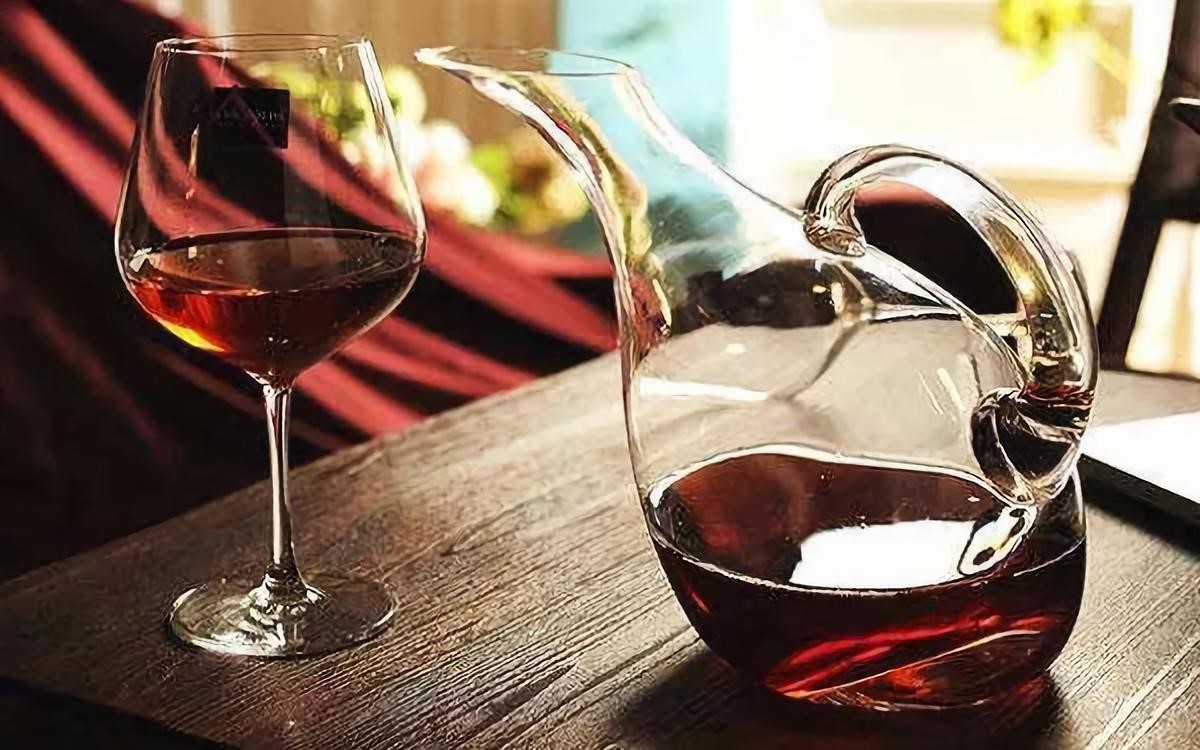 温度过高葡萄酒漏液,葡萄酒螺旋盖更容易出现漏液