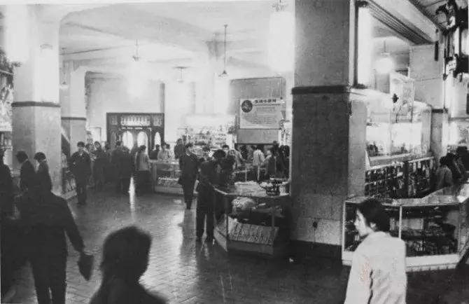 从一个袖套到“百强企业”，这位女企业家凭什么值得员工追随？