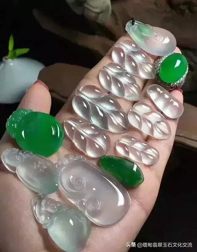 翡翠最简单的保养方法是用水泡吗,翡翠保养方法分享如何保养翡翠