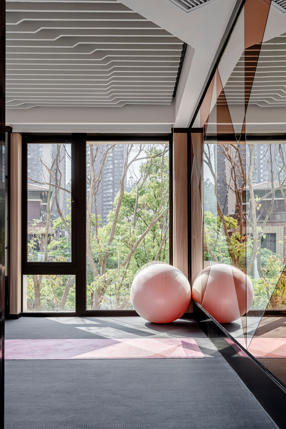 简于形奢侈于心,简于形奢于心什么意思