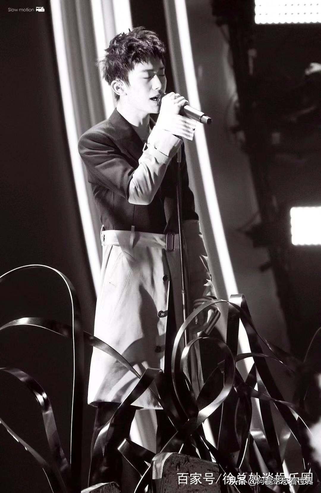 易烊千玺狗啃刘海“又奶又A”帅出新高度，这是什么神仙颜值！