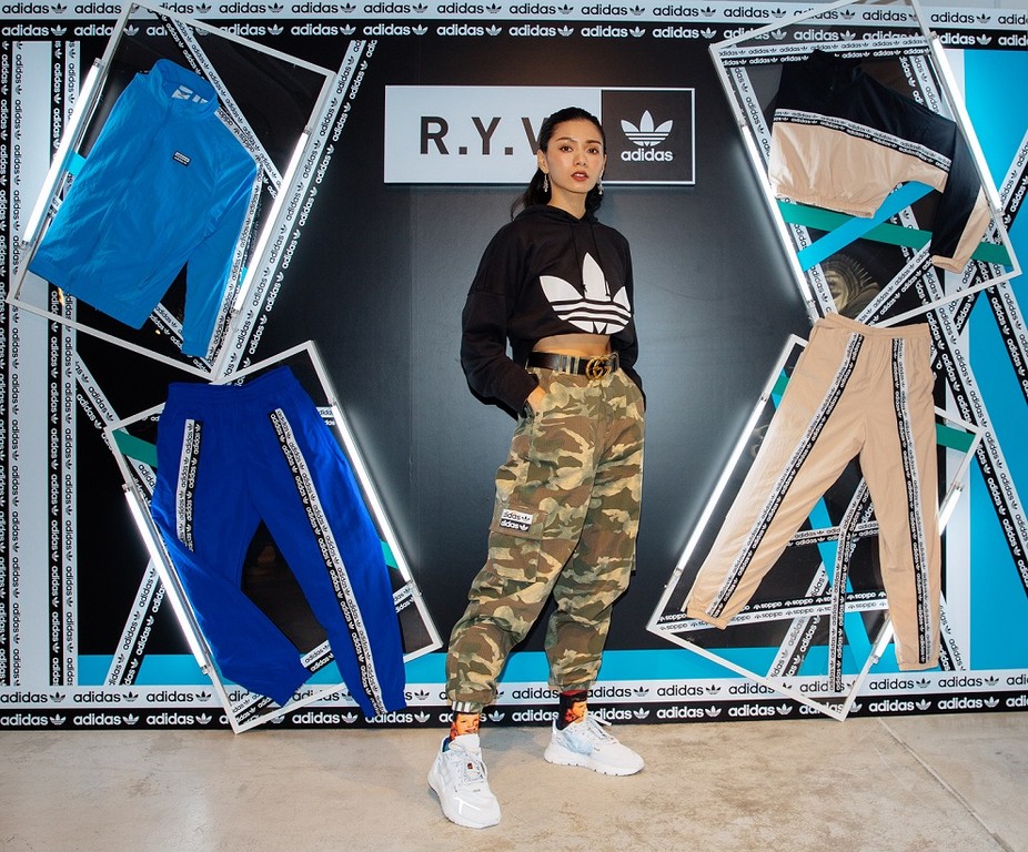 水原希子黑色照片,水原希子黑裙走秀