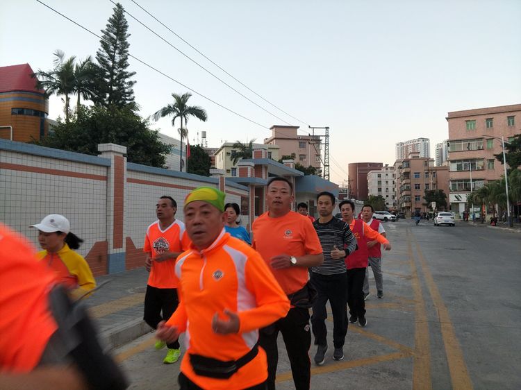 魅力深马，微马同行！六约微马助力深圳国际马拉松