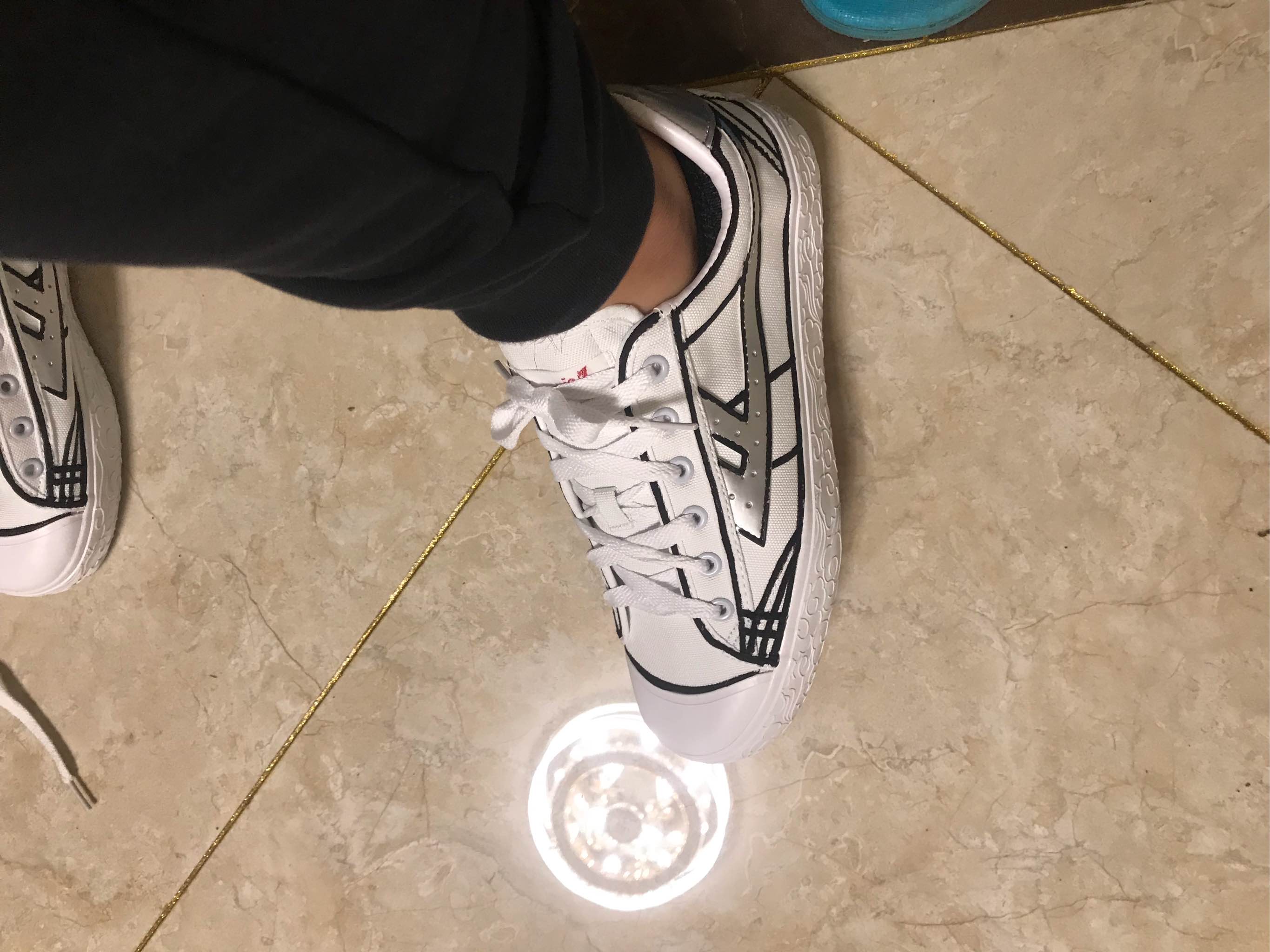 回力鞋手绘方法,回力的鞋子都是注塑的吗