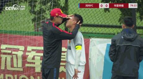 韦世豪踢越南真实原因,韦世豪从被骂到全场呼喊