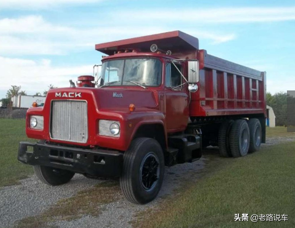 斗牛犬品牌卡车,斗牛犬在汽车上的视频