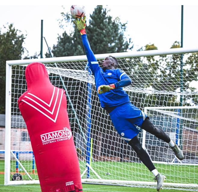 门迪终于首发出战，为何黑人门将很难在豪门立足