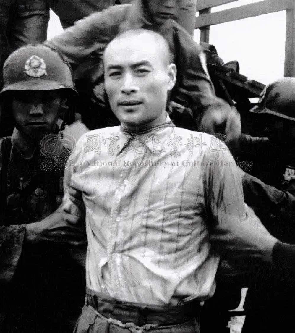 《潜伏》原型，45年后终回大陆