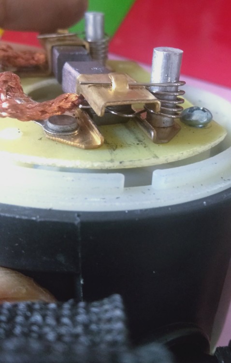 12v电瓶可带多少瓦的抽油泵,电动抽油泵12v怎么连接电瓶