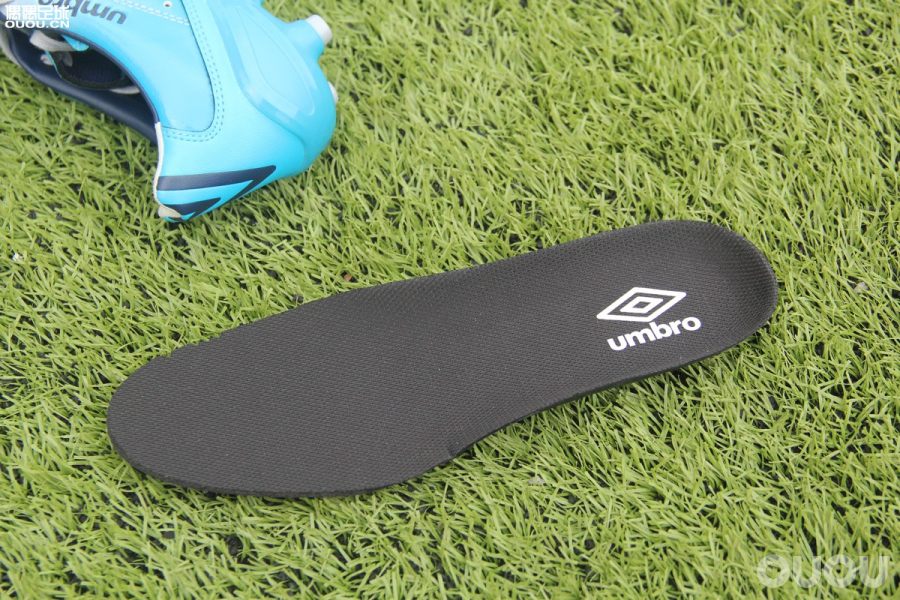 满足真皮控的幻想–UmbroAcceratorProHG实战测评