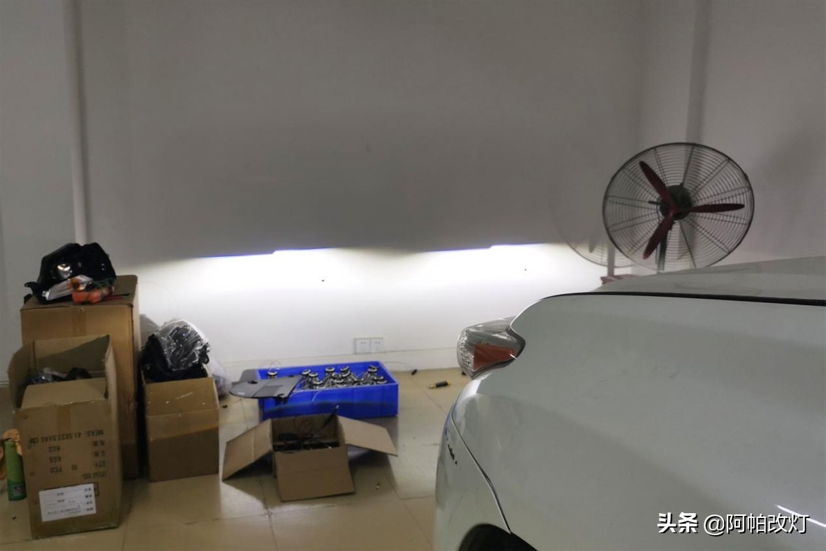 汉兰达改原厂led车灯,09款汉兰达双光透镜泪眼日行灯