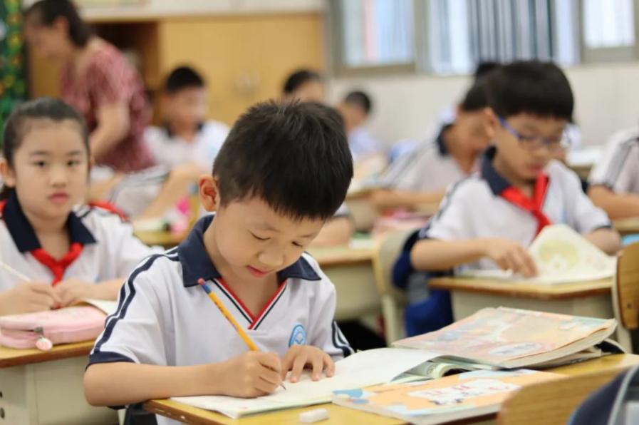 名媛速成班小孩,少儿名媛速成班走红10天收费10万